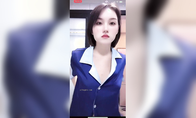 最新《瘋狂抖音》外篇之《抖音擦邊3》顏值主播直播各顯神通 閃現 走光露點 刷邊PK (32)