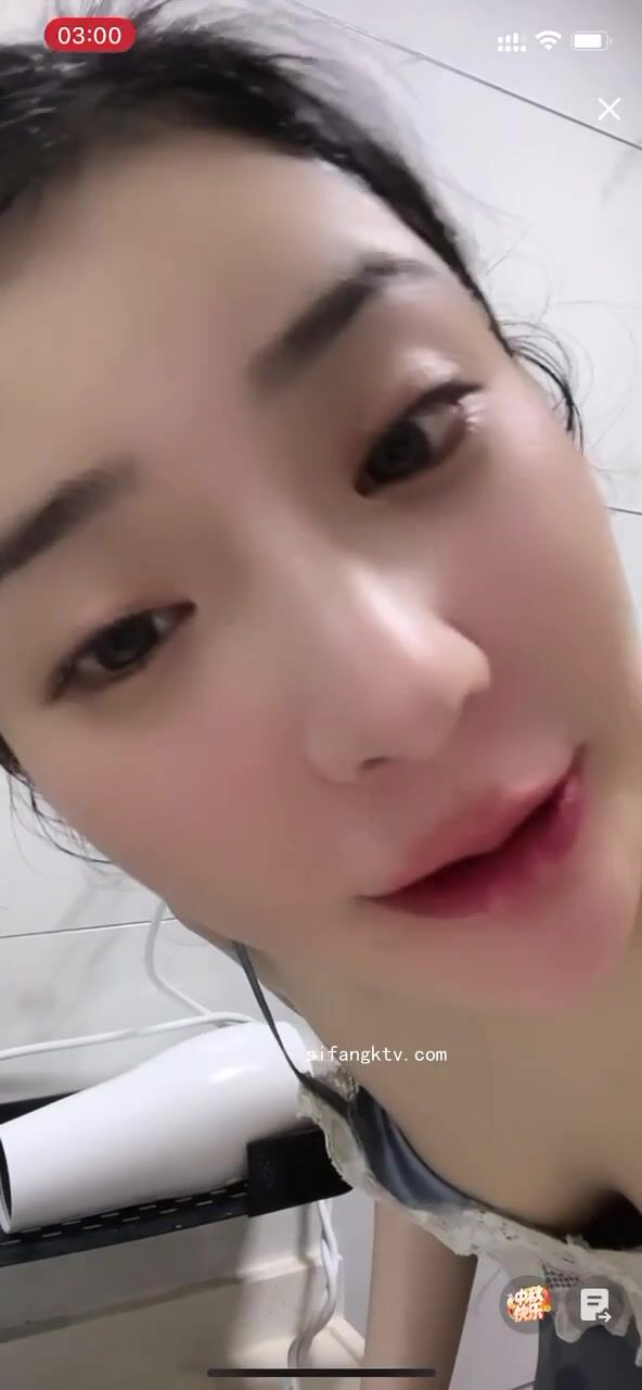 最新《瘋狂抖音》外篇之《抖音擦邊3》顏值主播直播各顯神通 閃現 走光露點 刷邊PK (58)