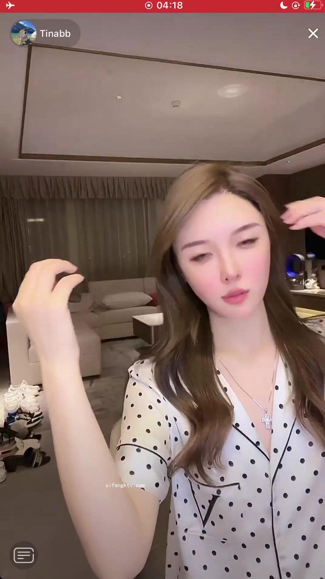 最新《瘋狂抖音》外篇之《抖音擦邊3》顏值主播直播各顯神通 閃現 走光露點 刷邊PK (41)