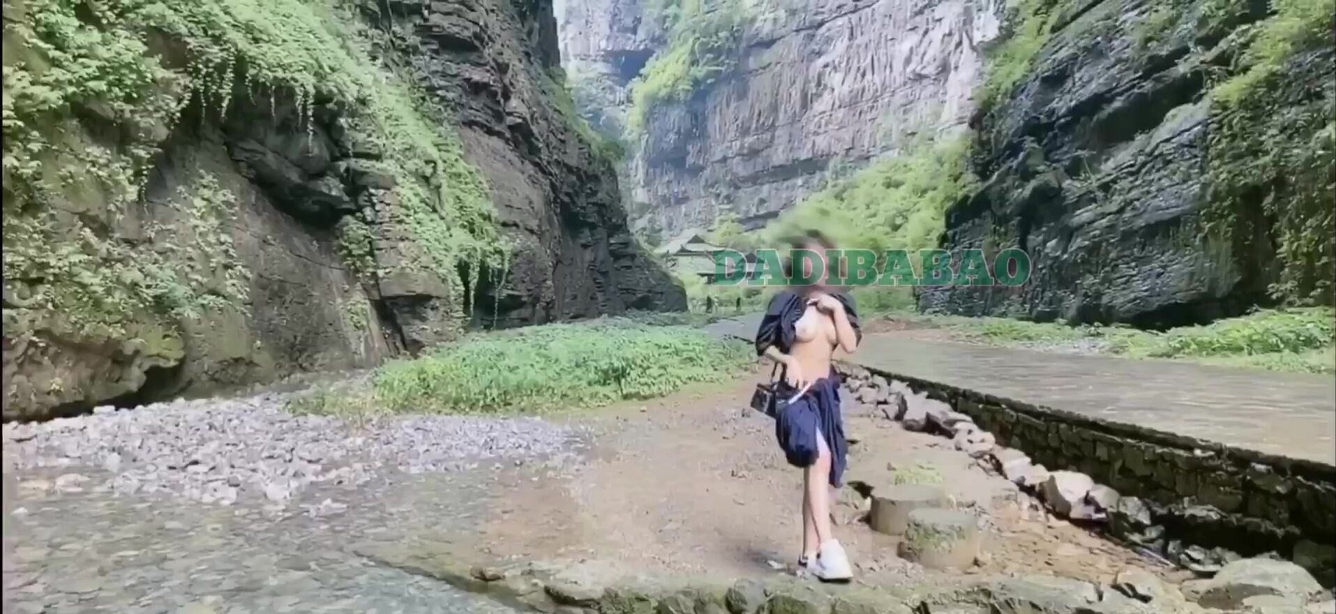 抖音80W粉絲推特網紅超萌蘿莉反差婊一隻喔私拍視圖大量流出人前露出3P喝尿野戰騷中極品 (127)