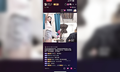 最新《瘋狂抖音》外篇之《抖音擦邊3》顏值主播直播各顯神通 閃現 走光露點 刷邊PK (107)