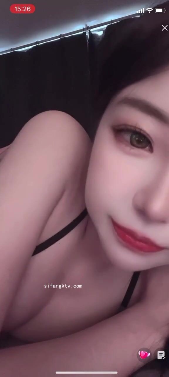 最新《瘋狂抖音》外篇之《抖音擦邊3》顏值主播直播各顯神通 閃現 走光露點 刷邊PK (33)