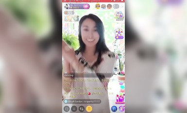 最新《瘋狂抖音》外篇之《抖音擦邊3》顏值主播直播各顯神通 閃現 走光露點 刷邊PK (180)