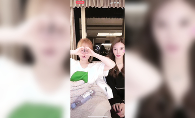 最新《瘋狂抖音》外篇之《抖音擦邊3》顏值主播直播各顯神通 閃現 走光露點 刷邊PK (18)