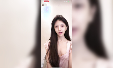 最新《瘋狂抖音》外篇之《抖音擦邊3》顏值主播直播各顯神通 閃現 走光露點 刷邊PK (16)