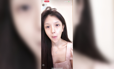 最新《瘋狂抖音》外篇之《抖音擦邊3》顏值主播直播各顯神通 閃現 走光露點 刷邊PK (16)