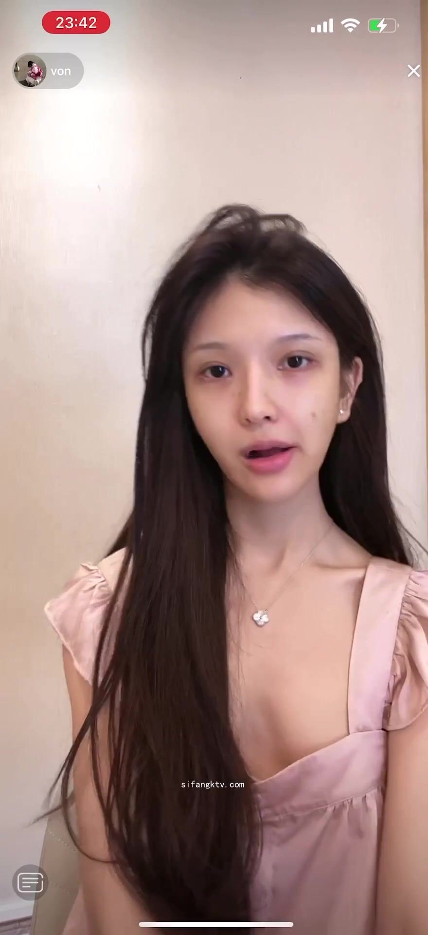 最新《瘋狂抖音》外篇之《抖音擦邊3》顏值主播直播各顯神通 閃現 走光露點 刷邊PK (16)