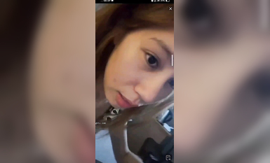 最新《瘋狂抖音》外篇之《抖音擦邊3》顏值主播直播各顯神通 閃現 走光露點 刷邊PK (205)