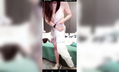 最新《瘋狂抖音》外篇之《抖音擦邊3》顏值主播直播各顯神通 閃現 走光露點 刷邊PK (152)