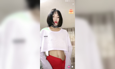 最新《瘋狂抖音》外篇之《抖音擦邊3》顏值主播直播各顯神通 閃現 走光露點 刷邊PK (93)