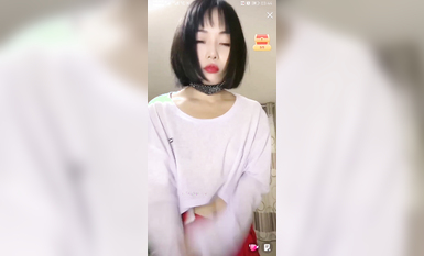 最新《瘋狂抖音》外篇之《抖音擦邊3》顏值主播直播各顯神通 閃現 走光露點 刷邊PK (93)