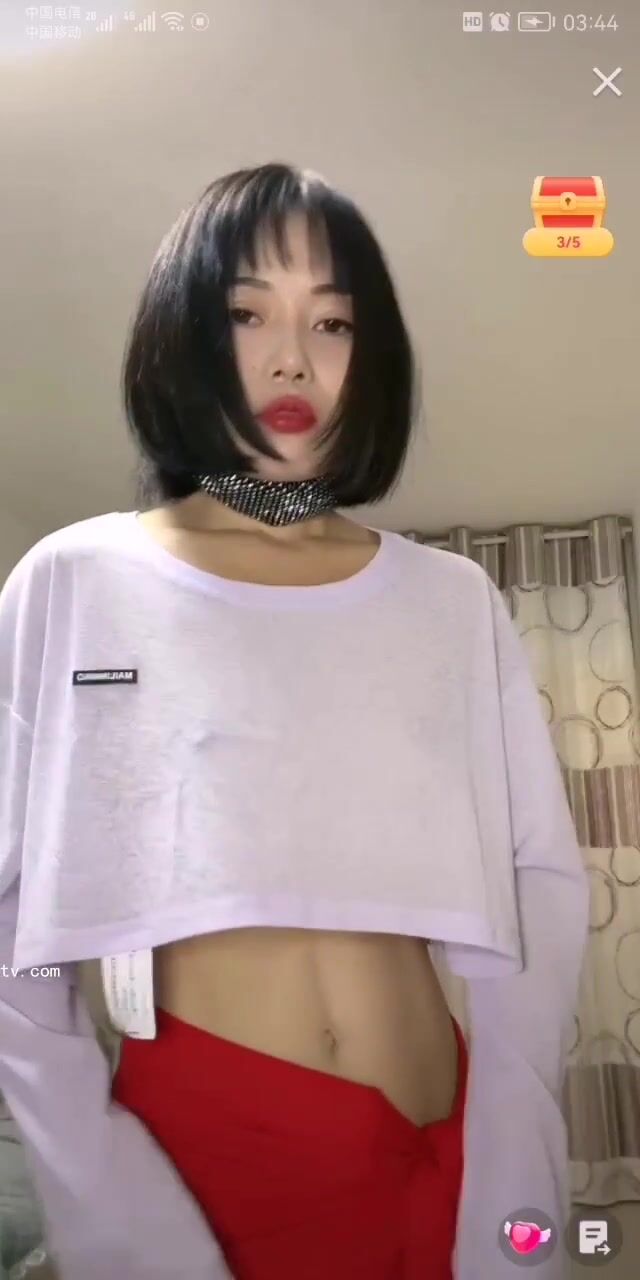 最新《瘋狂抖音》外篇之《抖音擦邊3》顏值主播直播各顯神通 閃現 走光露點 刷邊PK (93)