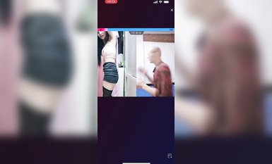 最新《瘋狂抖音》外篇之《抖音擦邊3》顏值主播直播各顯神通 閃現 走光露點 刷邊PK (105)