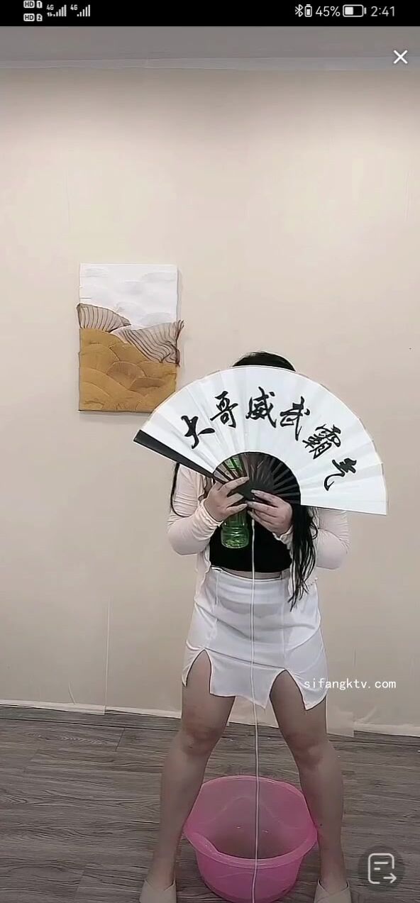 最新《瘋狂抖音》外篇之《抖音擦邊3》顏值主播直播各顯神通 閃現 走光露點 刷邊PK (76)