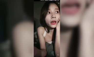 最新《瘋狂抖音》外篇之《抖音擦邊3》顏值主播直播各顯神通 閃現 走光露點 刷邊PK (156)