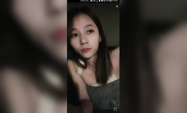 最新《瘋狂抖音》外篇之《抖音擦邊3》顏值主播直播各顯神通 閃現 走光露點 刷邊PK (156)