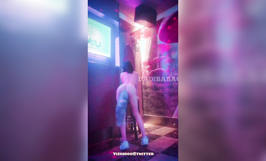 抖音80W粉絲推特網紅超萌蘿莉反差婊一隻喔私拍視圖大量流出人前露出3P喝尿野戰騷中極品 (156)