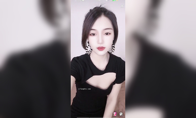 最新《瘋狂抖音》外篇之《抖音擦邊3》顏值主播直播各顯神通 閃現 走光露點 刷邊PK (70)