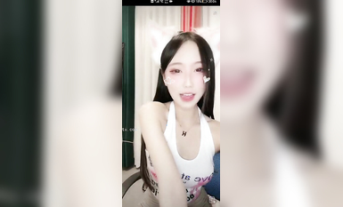 最新《瘋狂抖音》外篇之《抖音擦邊3》顏值主播直播各顯神通 閃現 走光露點 刷邊PK (9)