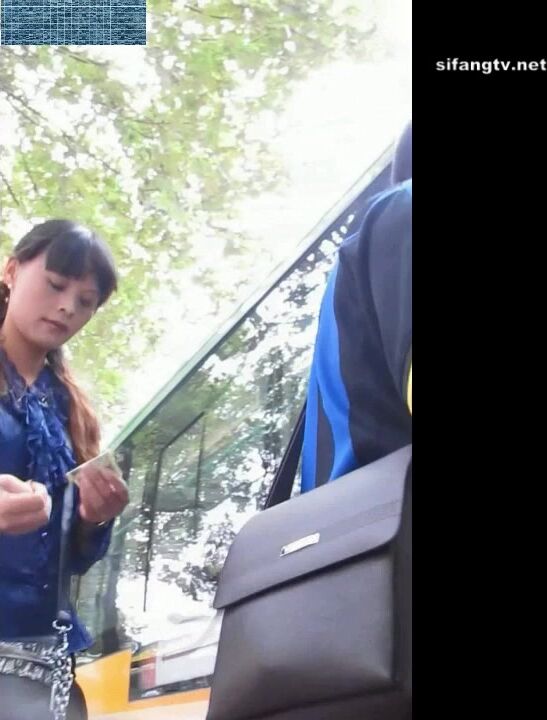 各種地方摸完女生翹臀或黑絲長腿就跑 各種尖叫聲 有的露臉 有的抄底 腎上腺素拉滿 太刺激 (18)