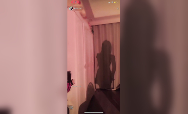 最新《瘋狂抖音》外篇之《抖音擦邊3》顏值主播直播各顯神通 閃現 走光露點 刷邊PK (184)