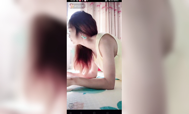 最新《瘋狂抖音》外篇之《抖音擦邊3》顏值主播直播各顯神通 閃現 走光露點 刷邊PK (157)