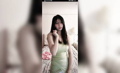 最新《瘋狂抖音》外篇之《抖音擦邊3》顏值主播直播各顯神通 閃現 走光露點 刷邊PK (6)