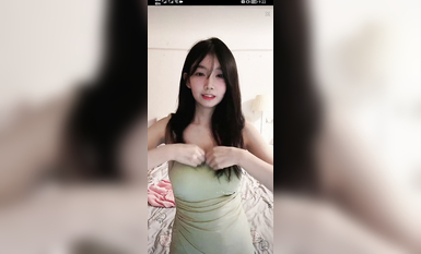 最新《瘋狂抖音》外篇之《抖音擦邊3》顏值主播直播各顯神通 閃現 走光露點 刷邊PK (6)