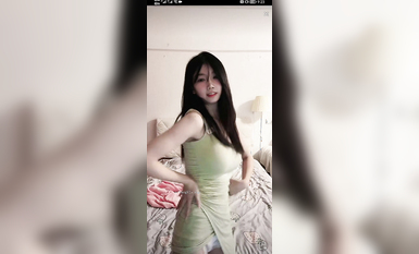 最新《瘋狂抖音》外篇之《抖音擦邊3》顏值主播直播各顯神通 閃現 走光露點 刷邊PK (6)