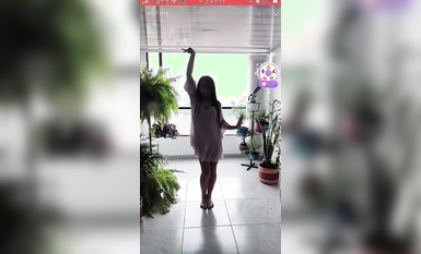 最新《瘋狂抖音》外篇之《抖音擦邊3》顏值主播直播各顯神通 閃現 走光露點 刷邊PK (179)