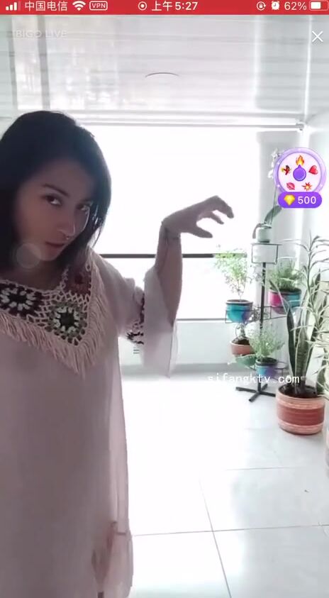 最新《瘋狂抖音》外篇之《抖音擦邊3》顏值主播直播各顯神通 閃現 走光露點 刷邊PK (179)