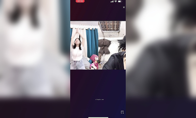 最新《瘋狂抖音》外篇之《抖音擦邊3》顏值主播直播各顯神通 閃現 走光露點 刷邊PK (108)