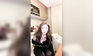 最新《瘋狂抖音》外篇之《抖音擦邊3》顏值主播直播各顯神通 閃現 走光露點 刷邊PK (67)