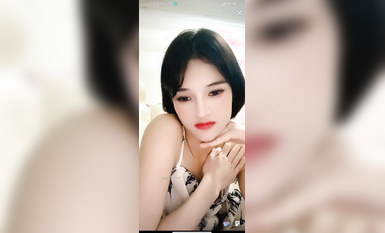 最新《瘋狂抖音》外篇之《抖音擦邊3》顏值主播直播各顯神通 閃現 走光露點 刷邊PK (196)