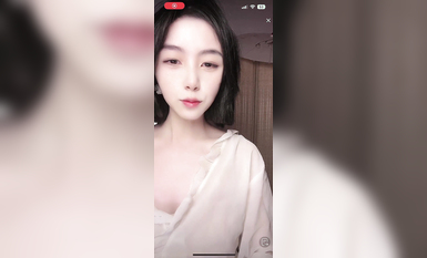 最新《瘋狂抖音》外篇之《抖音擦邊3》顏值主播直播各顯神通 閃現 走光露點 刷邊PK (72)