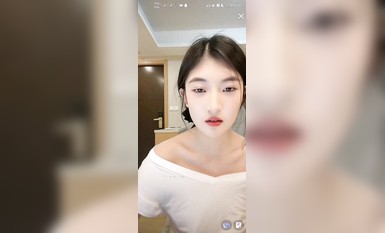 最新《瘋狂抖音》外篇之《抖音擦邊3》顏值主播直播各顯神通 閃現 走光露點 刷邊PK (1)