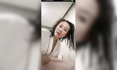 最新《瘋狂抖音》外篇之《抖音擦邊3》顏值主播直播各顯神通 閃現 走光露點 刷邊PK (219)