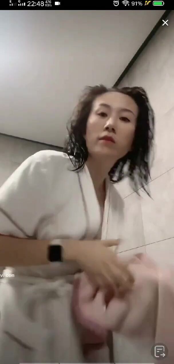 最新《瘋狂抖音》外篇之《抖音擦邊3》顏值主播直播各顯神通 閃現 走光露點 刷邊PK (219)