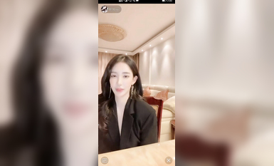 最新《瘋狂抖音》外篇之《抖音擦邊3》顏值主播直播各顯神通 閃現 走光露點 刷邊PK (61)