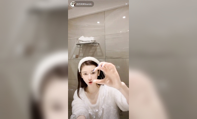 最新《瘋狂抖音》外篇之《抖音擦邊3》顏值主播直播各顯神通 閃現 走光露點 刷邊PK (13)