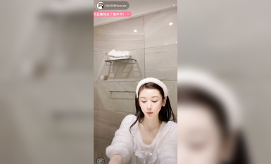 最新《瘋狂抖音》外篇之《抖音擦邊3》顏值主播直播各顯神通 閃現 走光露點 刷邊PK (13)