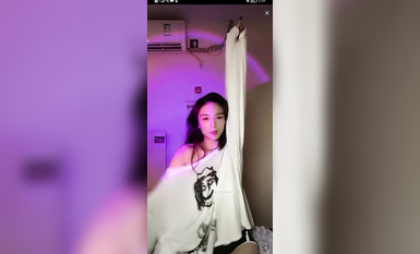 最新《瘋狂抖音》外篇之《抖音擦邊3》顏值主播直播各顯神通 閃現 走光露點 刷邊PK (198)