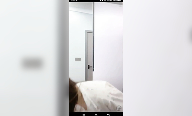 最新《瘋狂抖音》外篇之《抖音擦邊3》顏值主播直播各顯神通 閃現 走光露點 刷邊PK (122)