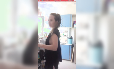 最新《瘋狂抖音》外篇之《抖音擦邊3》顏值主播直播各顯神通 閃現 走光露點 刷邊PK (176)