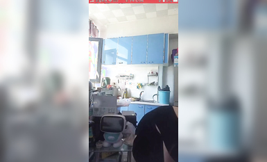 最新《瘋狂抖音》外篇之《抖音擦邊3》顏值主播直播各顯神通 閃現 走光露點 刷邊PK (176)