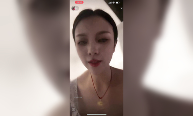 最新《瘋狂抖音》外篇之《抖音擦邊3》顏值主播直播各顯神通 閃現 走光露點 刷邊PK (136)