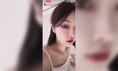 最新《瘋狂抖音》外篇之《抖音擦邊3》顏值主播直播各顯神通 閃現 走光露點 刷邊PK (49)