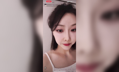 最新《瘋狂抖音》外篇之《抖音擦邊3》顏值主播直播各顯神通 閃現 走光露點 刷邊PK (49)