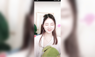 最新《瘋狂抖音》外篇之《抖音擦邊3》顏值主播直播各顯神通 閃現 走光露點 刷邊PK (46)