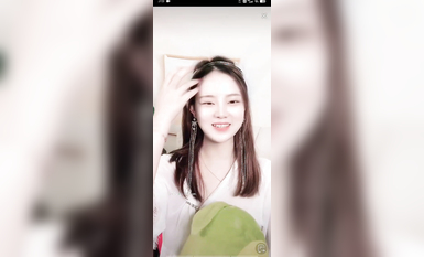 最新《瘋狂抖音》外篇之《抖音擦邊3》顏值主播直播各顯神通 閃現 走光露點 刷邊PK (46)